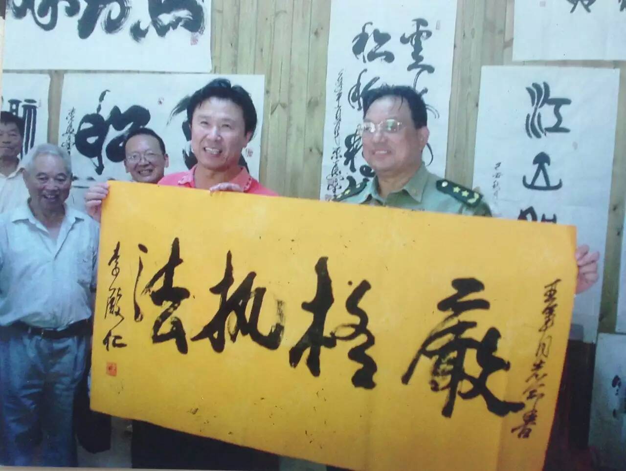 与国防大学副政委李殿仁中将 与国防大学副政委李殿仁中将