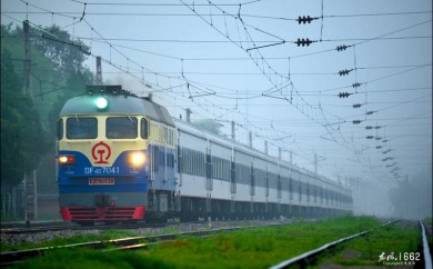 DF4B改D牵引0Z79次 DF4B改D牵引0Z79次