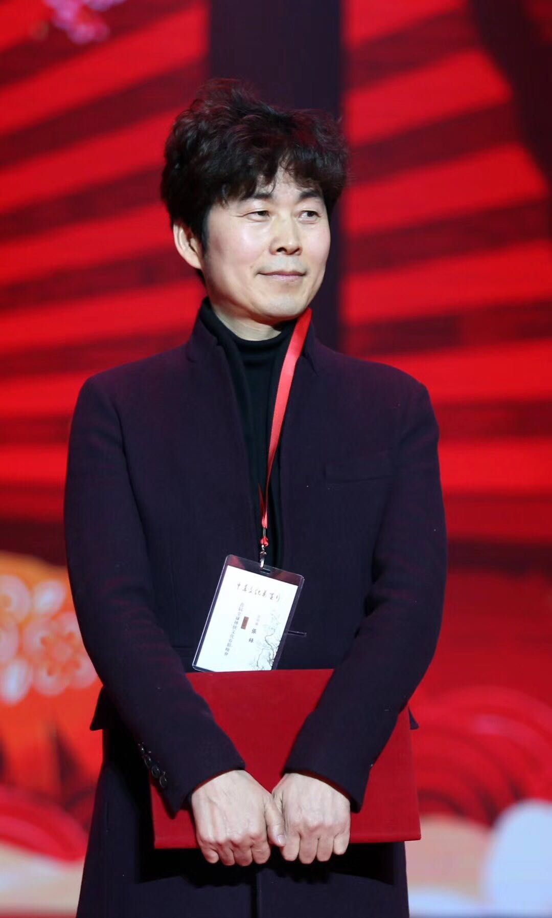 张录(着名导演、画家) 张录(着名导演、画家)