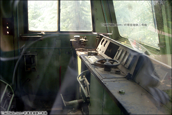 韶山5型0002号机车的司机室 韶山5型0002号机车的司机室