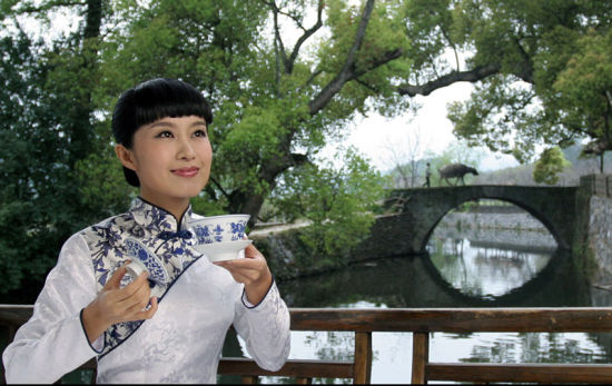 “红歌天后”郑璐 “红歌天后”郑璐
