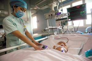 躺在病床上的小悦悦 躺在病床上的小悦悦