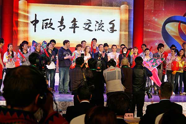 温家宝总理接见我院学生 温家宝总理接见我院学生