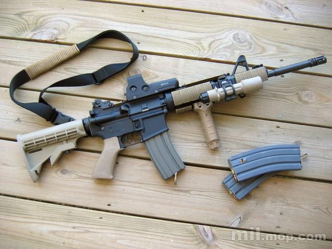 M4A1卡宾枪(M4A1(美国柯尔特公司研製步枪)) M4A1卡宾枪(M4A1(美国柯尔特公司研製步枪))