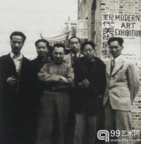 1945年庞薰琹(左二)与吴作人、雷圭元等 1945年庞薰琹(左二)与吴作人、雷圭元等