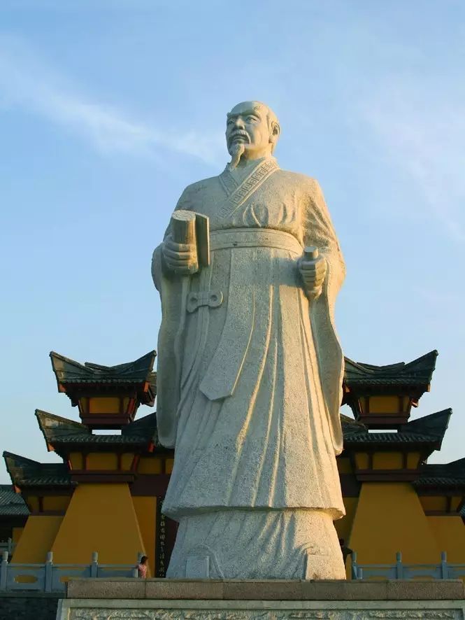 秦穆公塑像 秦穆公塑像