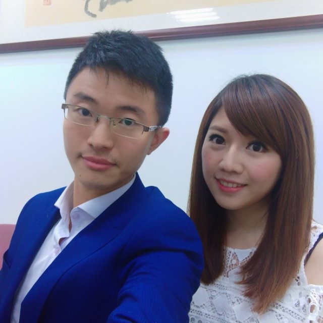 侯汉廷(左) 侯汉廷(左)