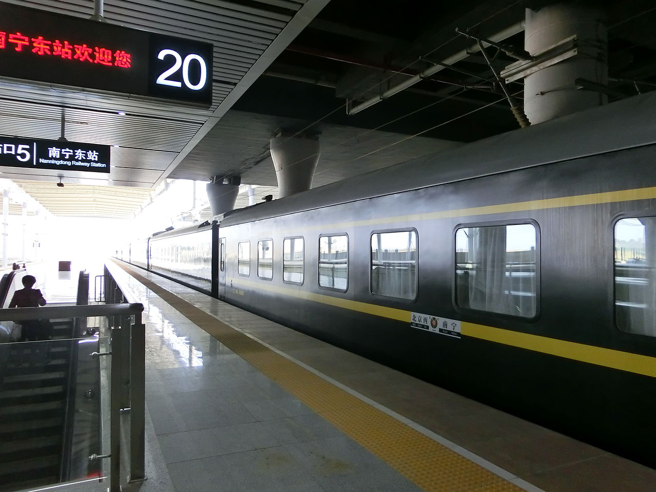 採用新涂装方案的25T型客车 採用新涂装方案的25T型客车