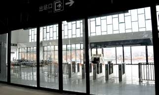 鹹宁东站出站口 鹹宁东站出站口
