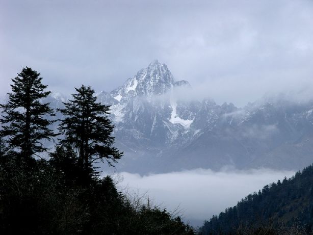 生钦朗扎神山 生钦朗扎神山