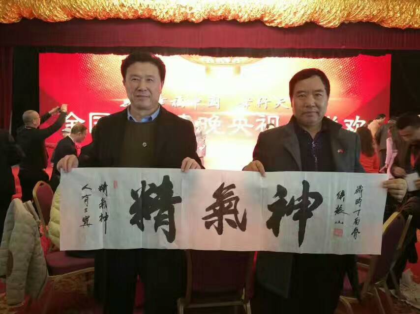 与《湄公河大案》队长原型侯振山大校在红色活动中 与《湄公河大案》队长原型侯振山大校在红色活动中