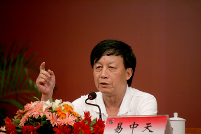 论坛嘉宾易中天 论坛嘉宾易中天