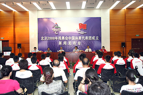 代表团成立新闻发布会 代表团成立新闻发布会