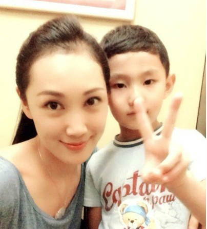韩磊蒙古族妻子和可爱儿子 韩磊蒙古族妻子和可爱儿子