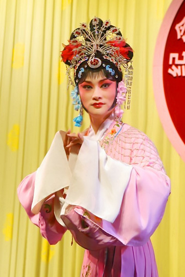《孟丽君》饰演孟丽君 《孟丽君》饰演孟丽君