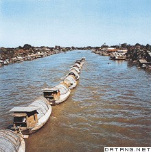 湄公河上的运输驳船 湄公河上的运输驳船