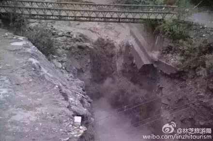 排龙0号钢架桥被土石流冲垮 排龙0号钢架桥被土石流冲垮