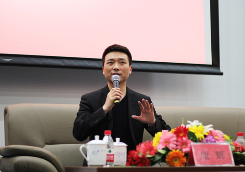 博闻论坛嘉宾—央视着名主持人康辉 博闻论坛嘉宾—央视着名主持人康辉