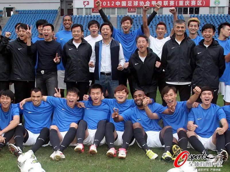 2012年中甲联赛,武汉卓尔沖超成功。 2012年中甲联赛,武汉卓尔沖超成功。