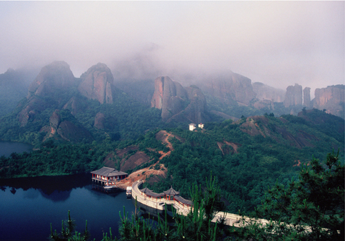 云雾中的龟峰景区 云雾中的龟峰景区
