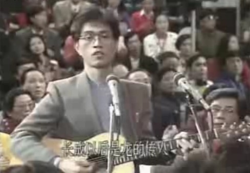 侯德健在1988年央视春晚(视频截图) 侯德健在1988年央视春晚(视频截图)