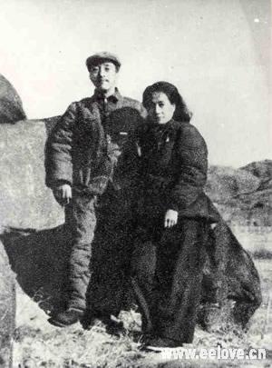 胡愈之,沈兹九(右)在李家庄 胡愈之,沈兹九(右)在李家庄