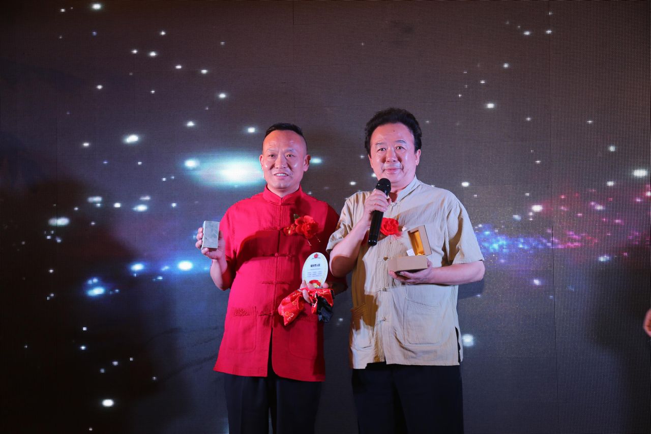 与张维新合影 与张维新合影