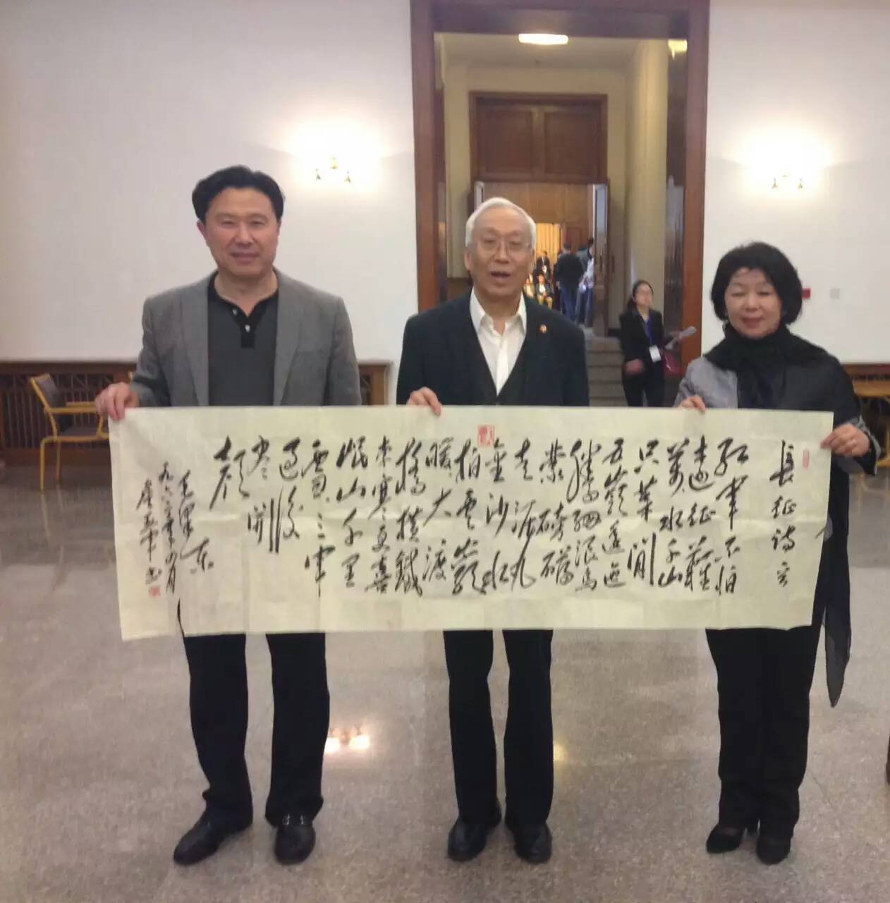 与民政部原副部长李宝库同志在活动现场 与民政部原副部长李宝库同志在活动现场