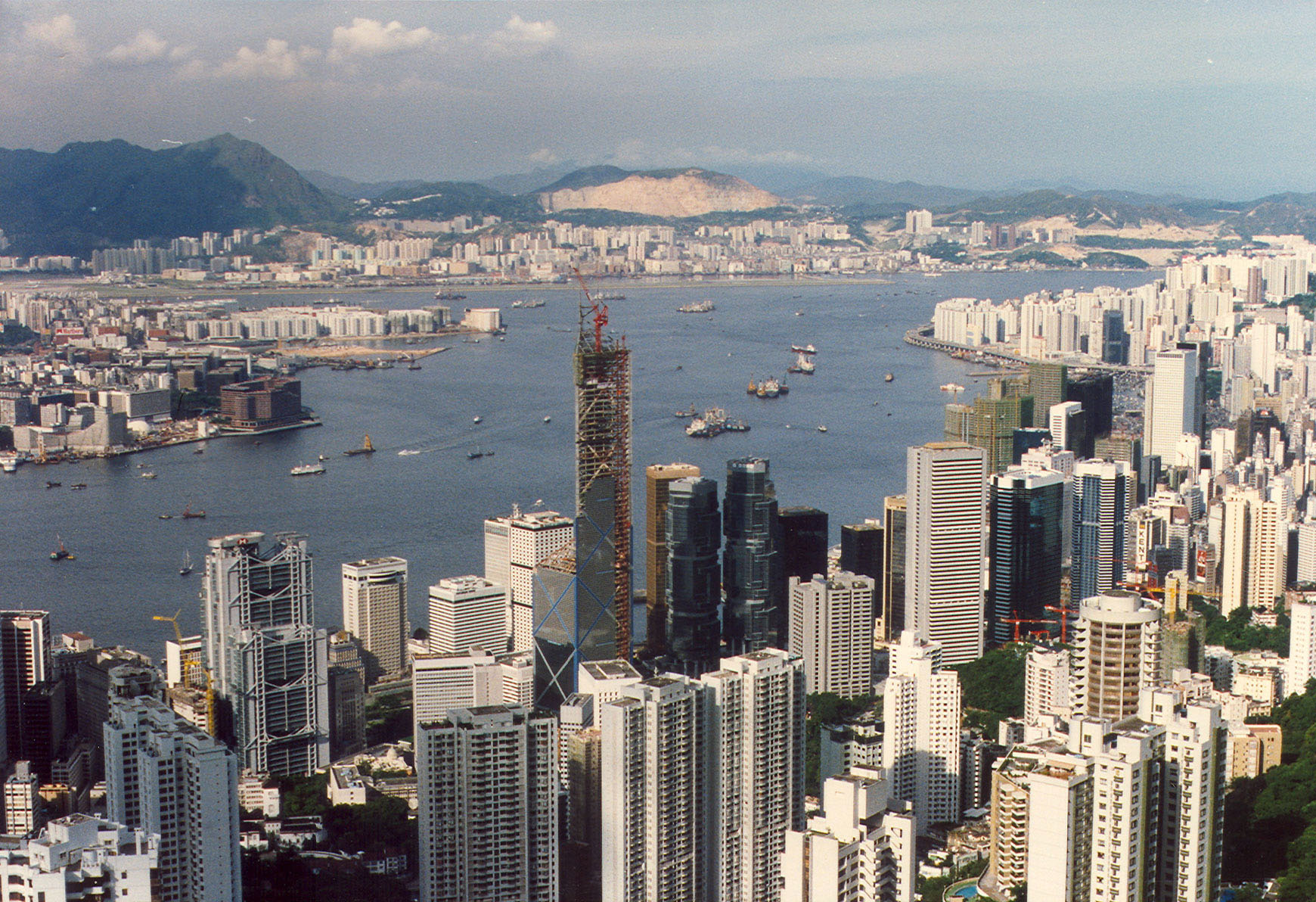 正在兴建的中银大厦(1988年) 正在兴建的中银大厦(1988年)