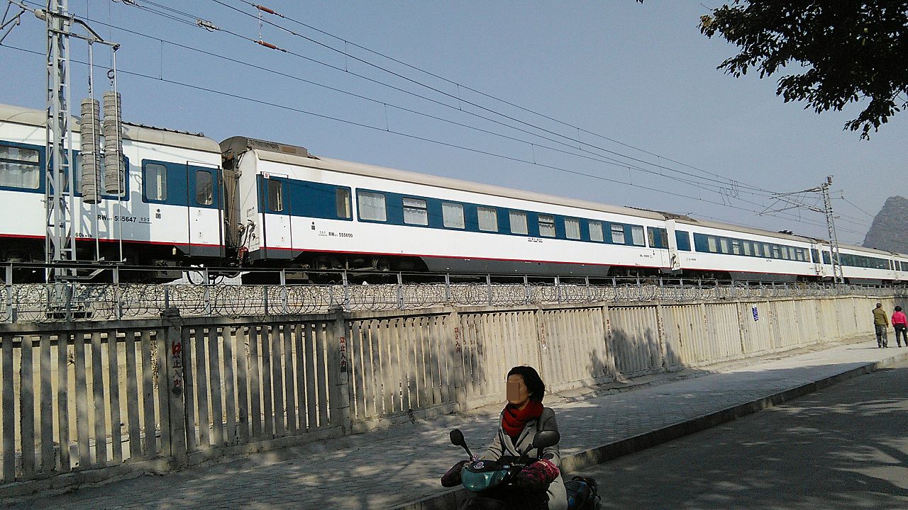 Z5/6次列车编组中9号软卧车,南宁站换乘T8701次列车的4/L1号车厢 Z5/6次列车编组中9号软卧车,南宁站换乘T8701次列车的4/L1号车厢