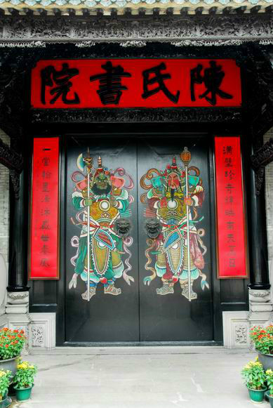 陈家祠正门的彩绘斗神 陈家祠正门的彩绘斗神