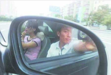 “官二代”校园撞死学生“亮爹”: “官二代”校园撞死学生“亮爹”: