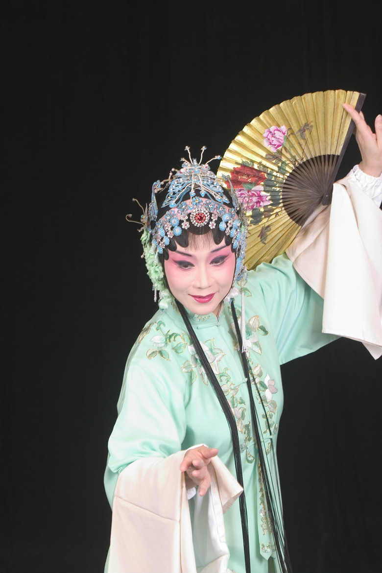 崑剧《牡丹亭·寻梦》,王芳饰演杜丽娘 崑剧《牡丹亭·寻梦》,王芳饰演杜丽娘