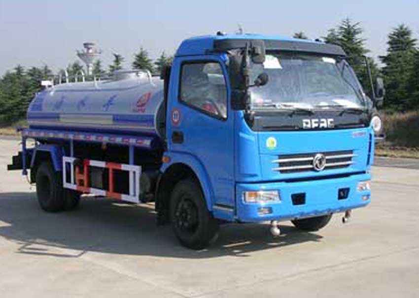多利卡洒水车 多利卡洒水车