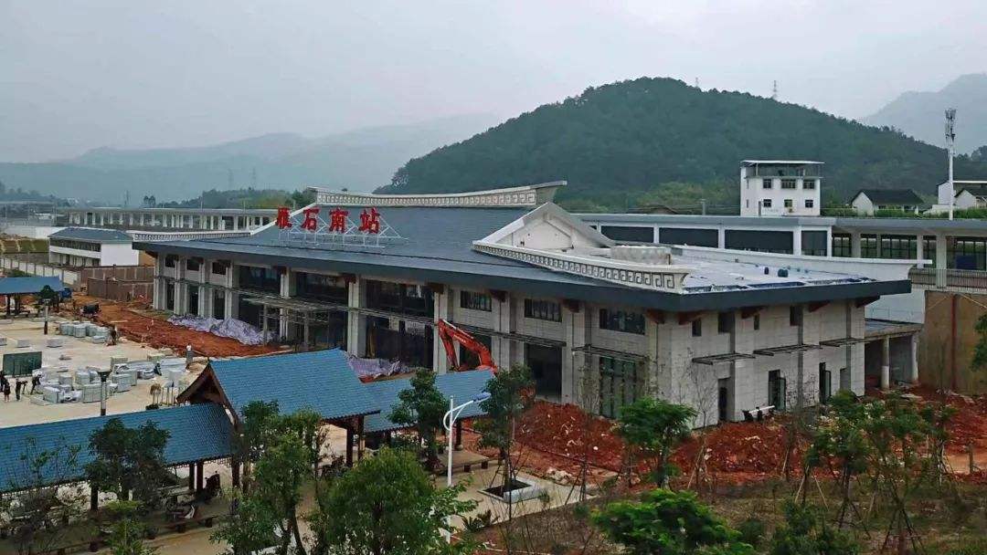 建设中雁石南站 建设中雁石南站