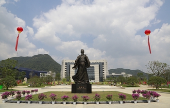 富春校区时珍广场 富春校区时珍广场