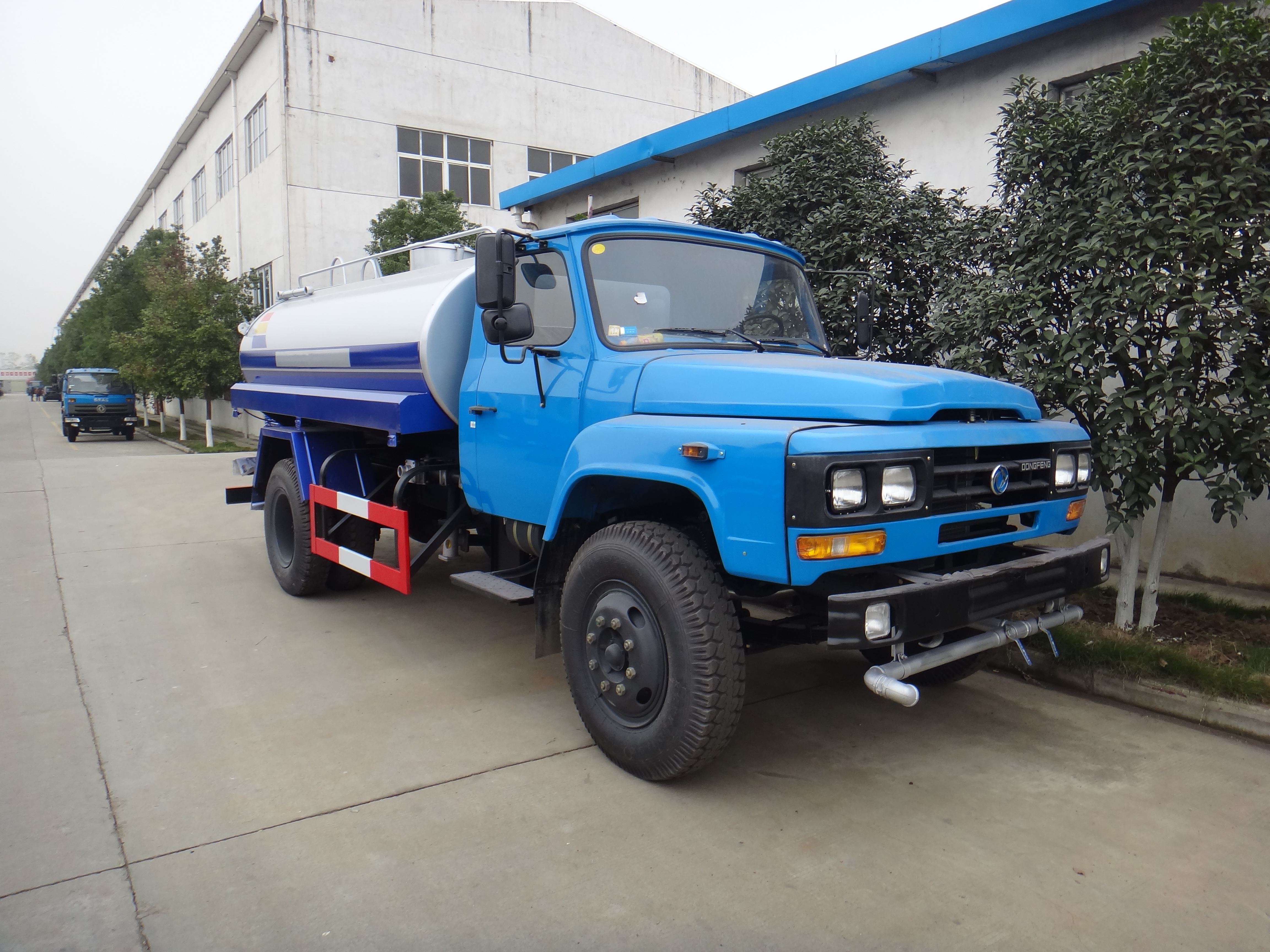 尖头8吨洒水车 尖头8吨洒水车
