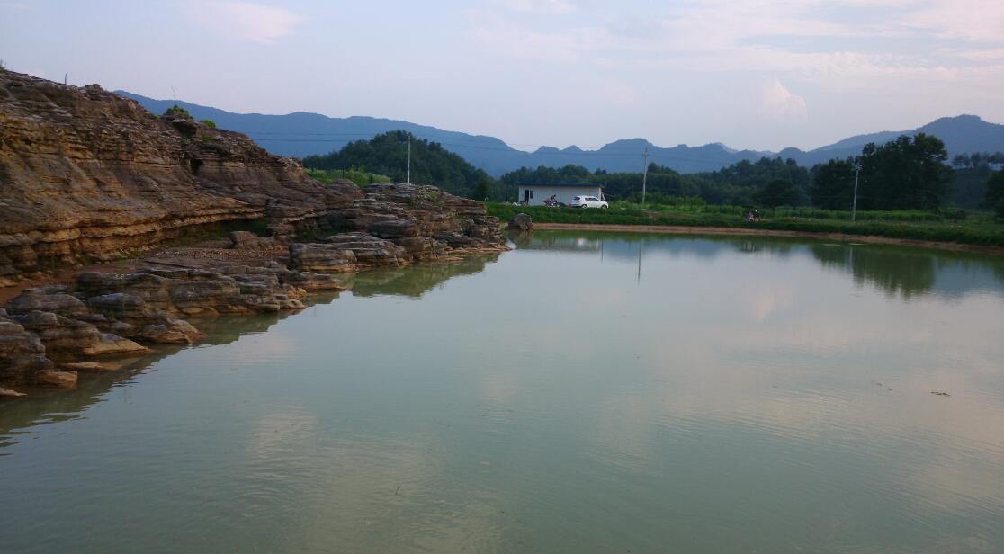 石林日月池 石林日月池