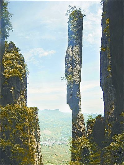 一根石柱屹立峡谷 一根石柱屹立峡谷