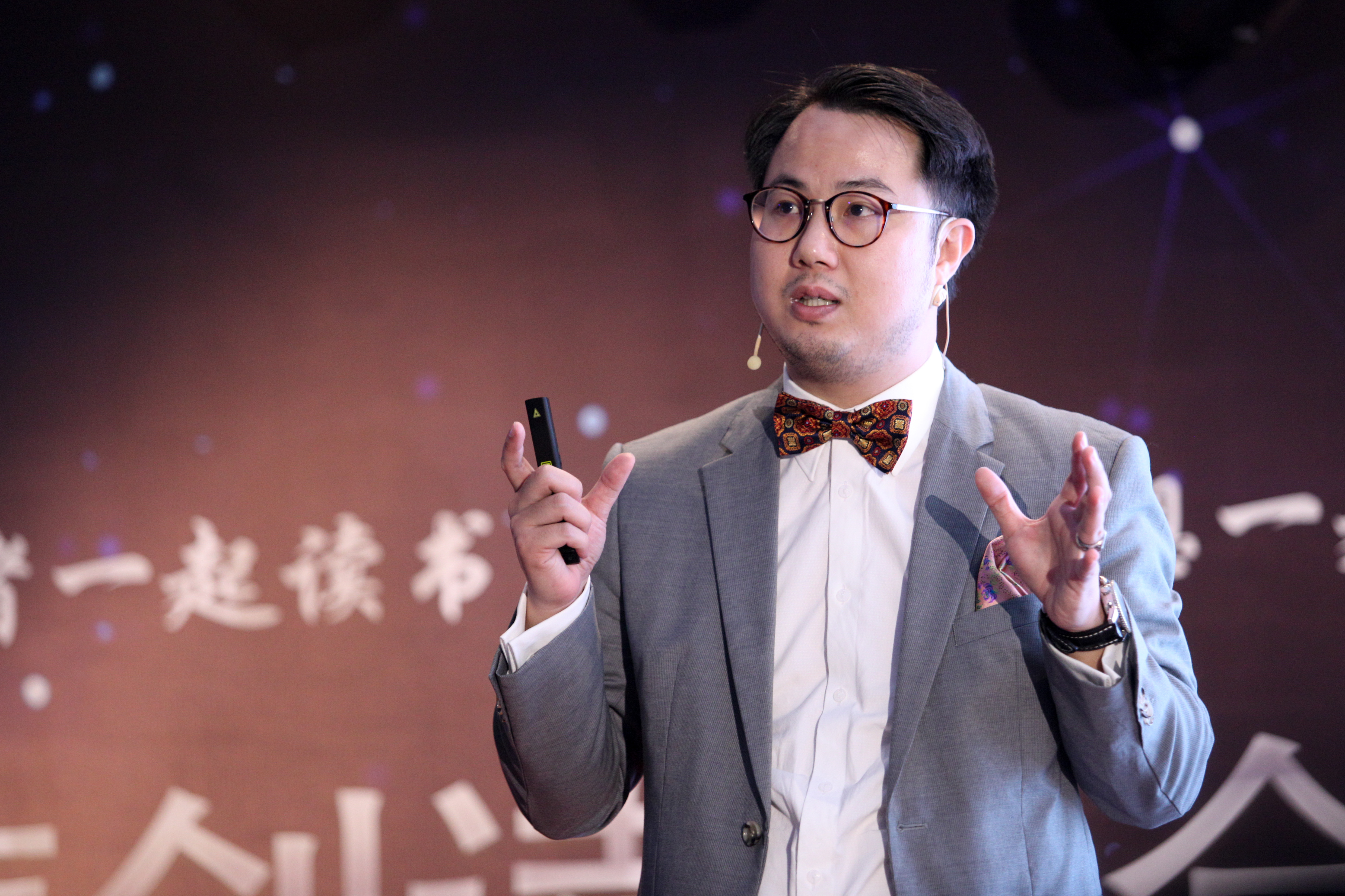 穆胜博士发表演讲 穆胜博士发表演讲