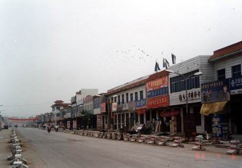 桑梓店镇商业大街一角 桑梓店镇商业大街一角