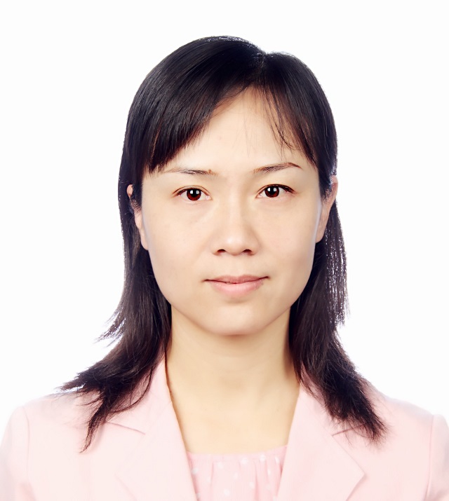 何严萍 何严萍