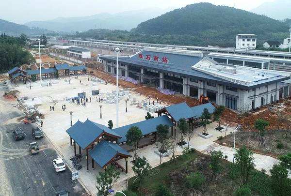 雁石南站站前广场 雁石南站站前广场