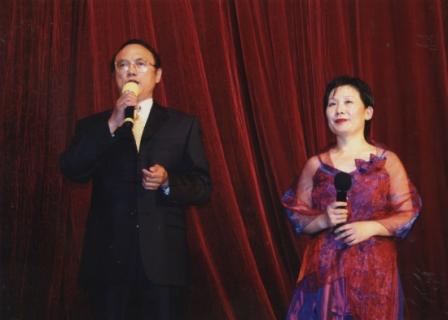丁寅生在上海云峰剧院演唱 丁寅生在上海云峰剧院演唱