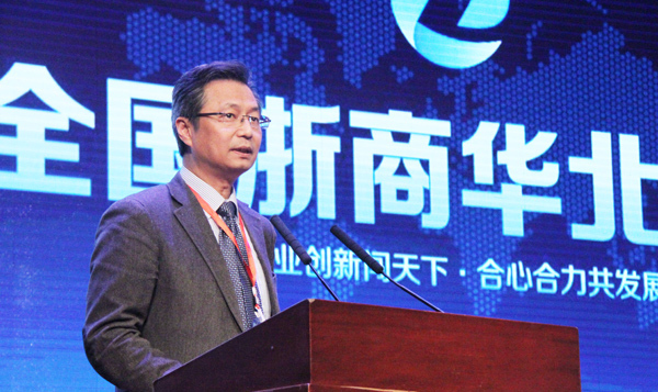 浙大管理学院院长吴晓波作浙商3.0主题演讲 浙大管理学院院长吴晓波作浙商3.0主题演讲