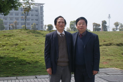 陈书良教授(左一) 陈书良教授(左一)