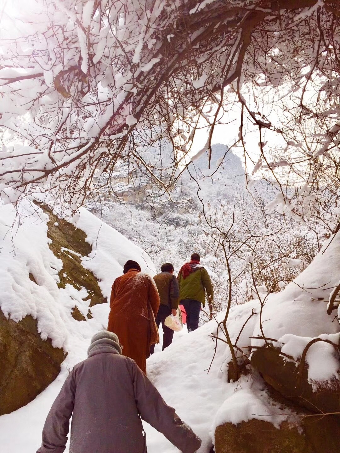 雪原供僧 雪原供僧