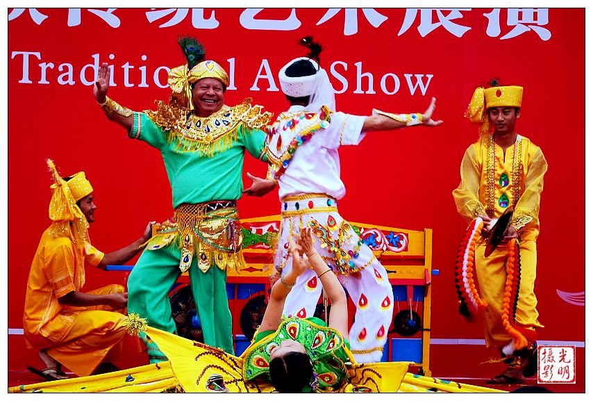 孔雀舞(傣族传统表演性舞蹈) 孔雀舞(傣族传统表演性舞蹈)