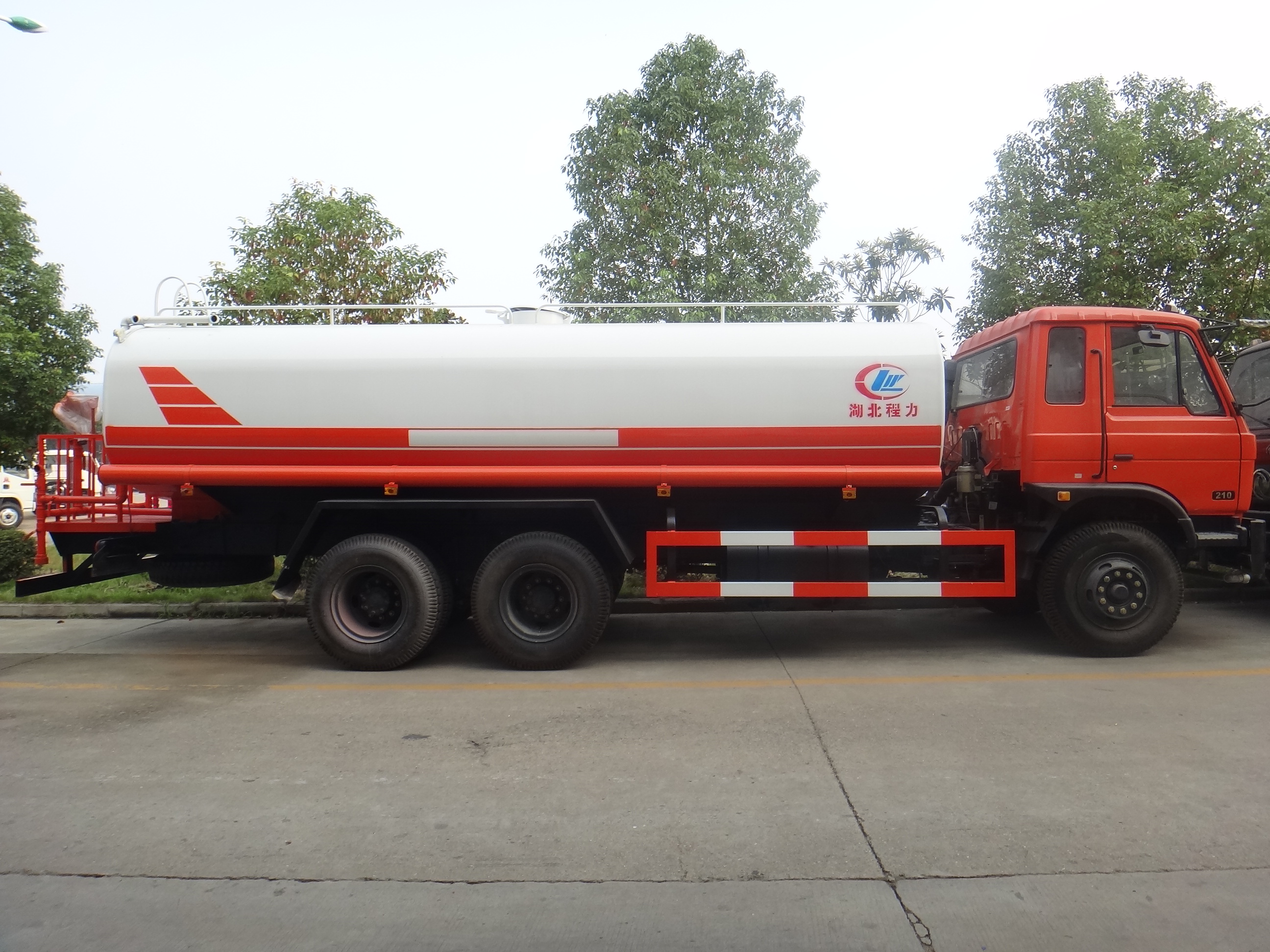 东风20吨洒水车 东风20吨洒水车