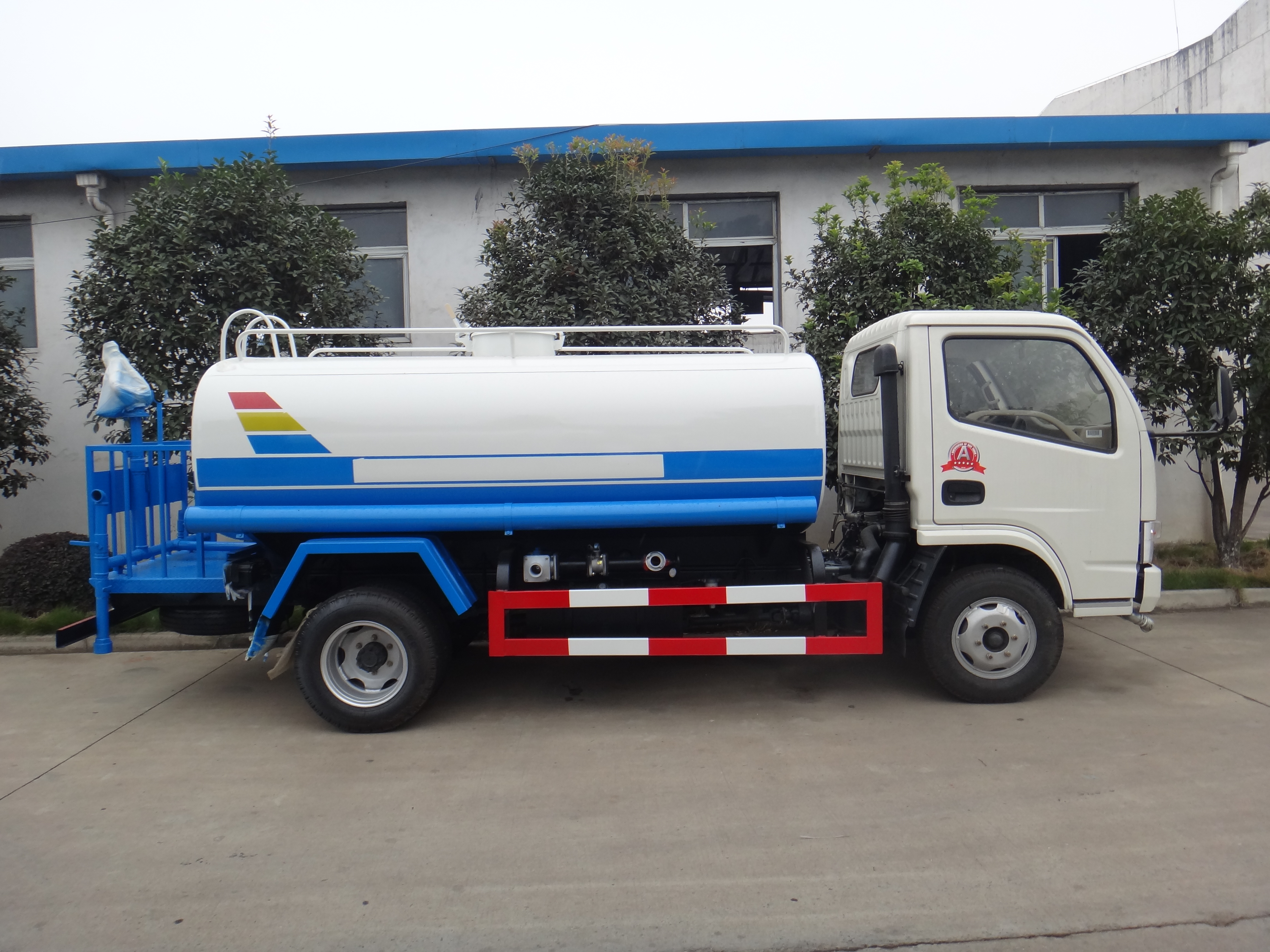 东风5吨洒水车 东风5吨洒水车